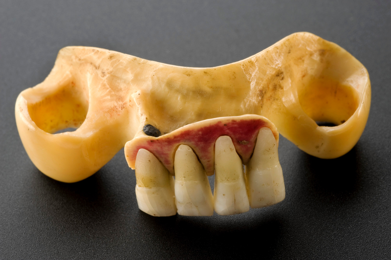 Lower denture with human teeth, England, 1800-1870